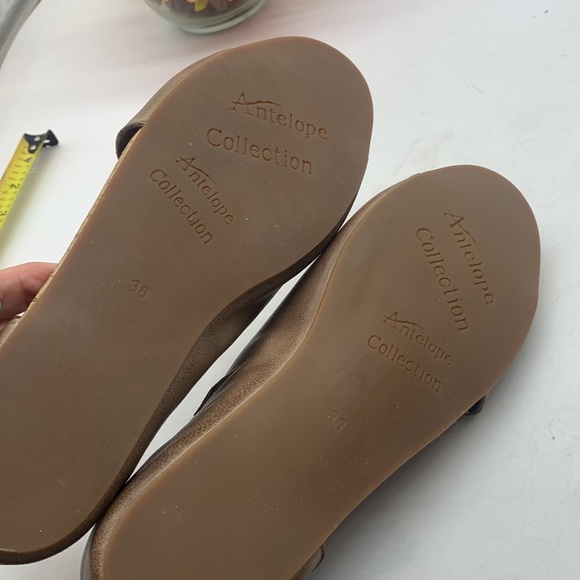 Antelope Tan Leather Sandals Peep Toe Rubber Bottom Size 38. MCS3938A - Picture 9 of 11
